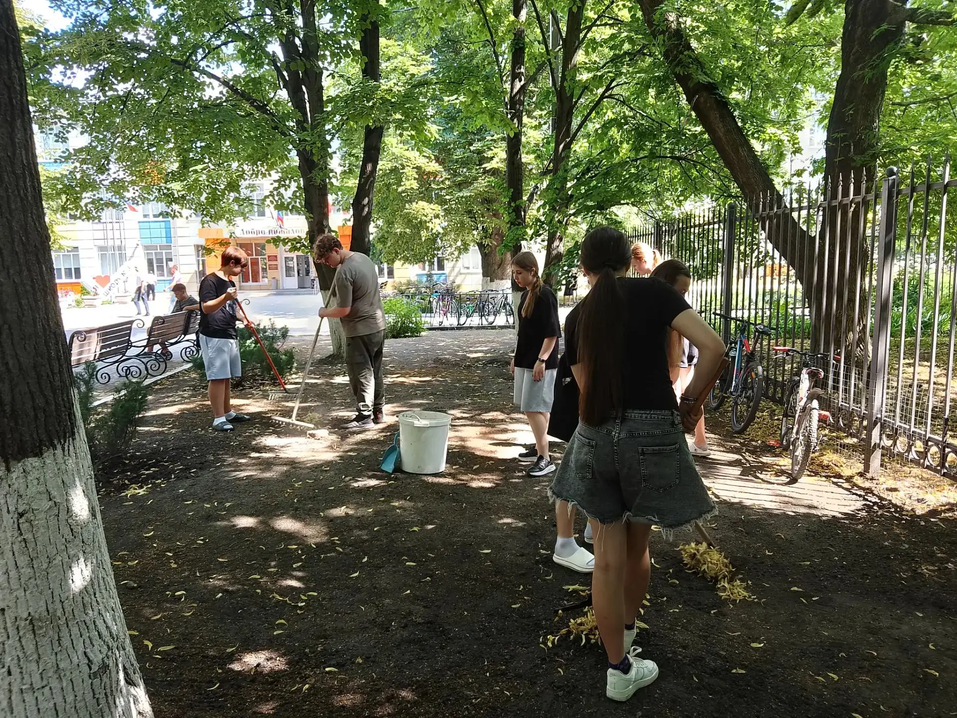 ☀️ Летний трудовой лагерь. День 9: безопасность, спорт и полезный труд! ☀️

Сегодняшний день в лагер
