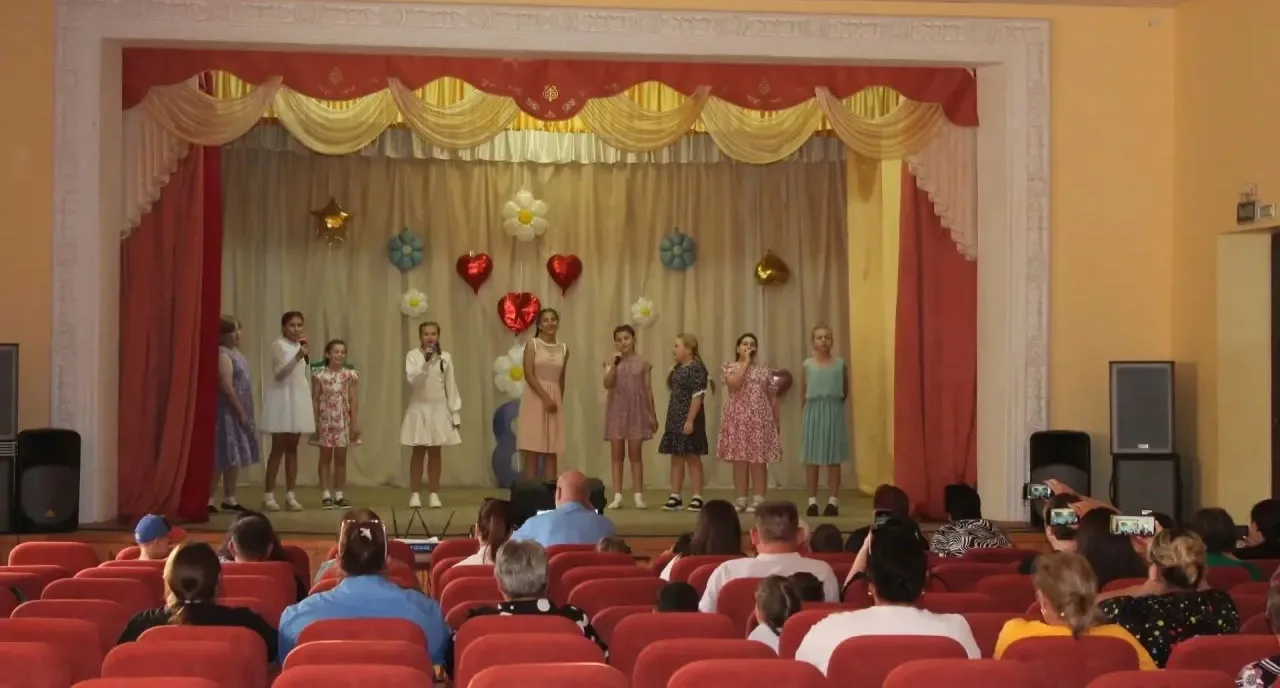 ✨🧑‍🧑‍🧒В ДК с. Новосельское прошла концертная программа ко Дню семьи, любви и верности "Семья - со