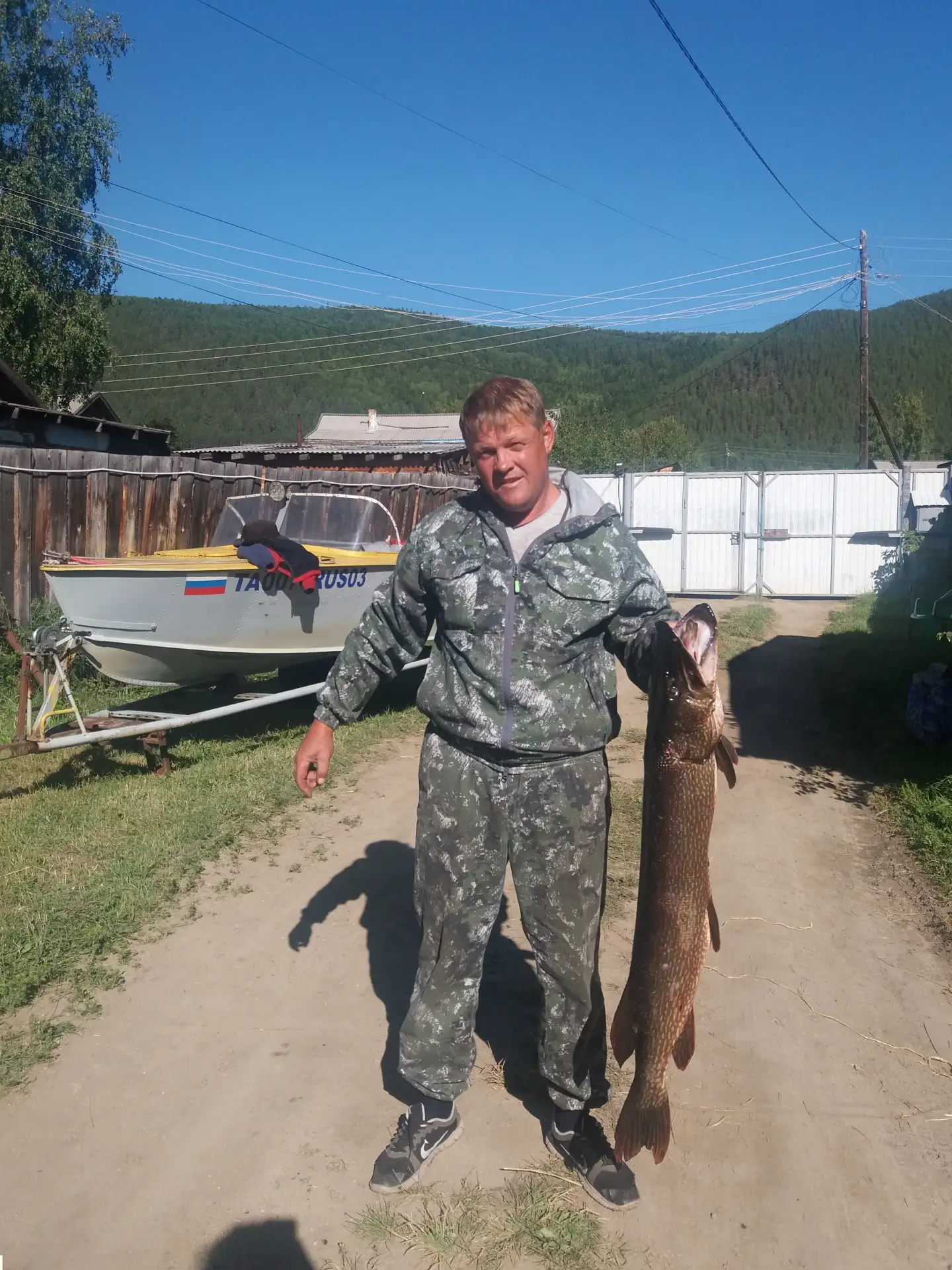 Алиса
🎣 Рыбалка на Байкале — там, где вода чиста, а улов щедр! 🌊

Представьте: утренний туман над 