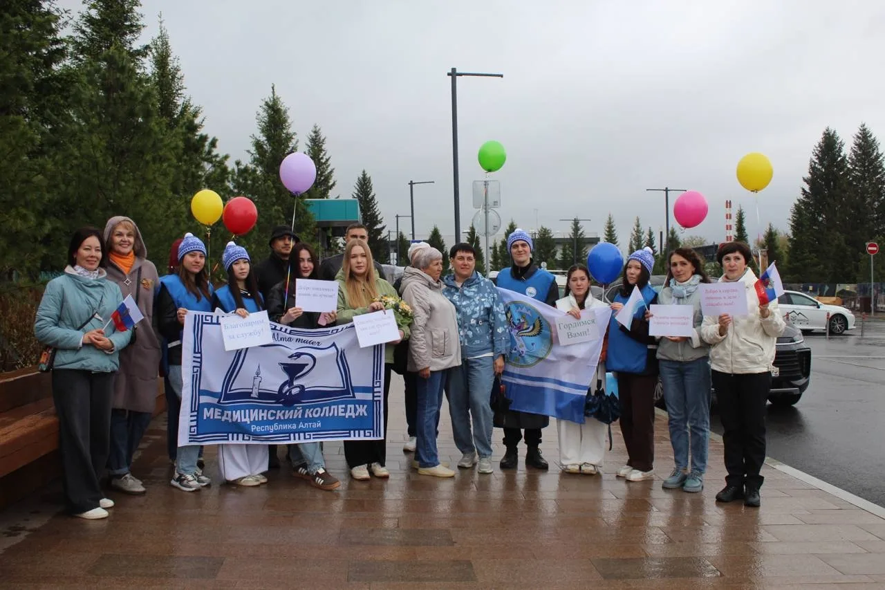 ТРЕТЬЯ ГРУППА СТУДЕНТОВ МЕДИЦИНСКОГО КОЛЛЕДЖА ВЕРНУЛАСЬ ИЗ ЛУГАНСКОЙ НАРОДНОЙ РЕСПУБЛИКИ