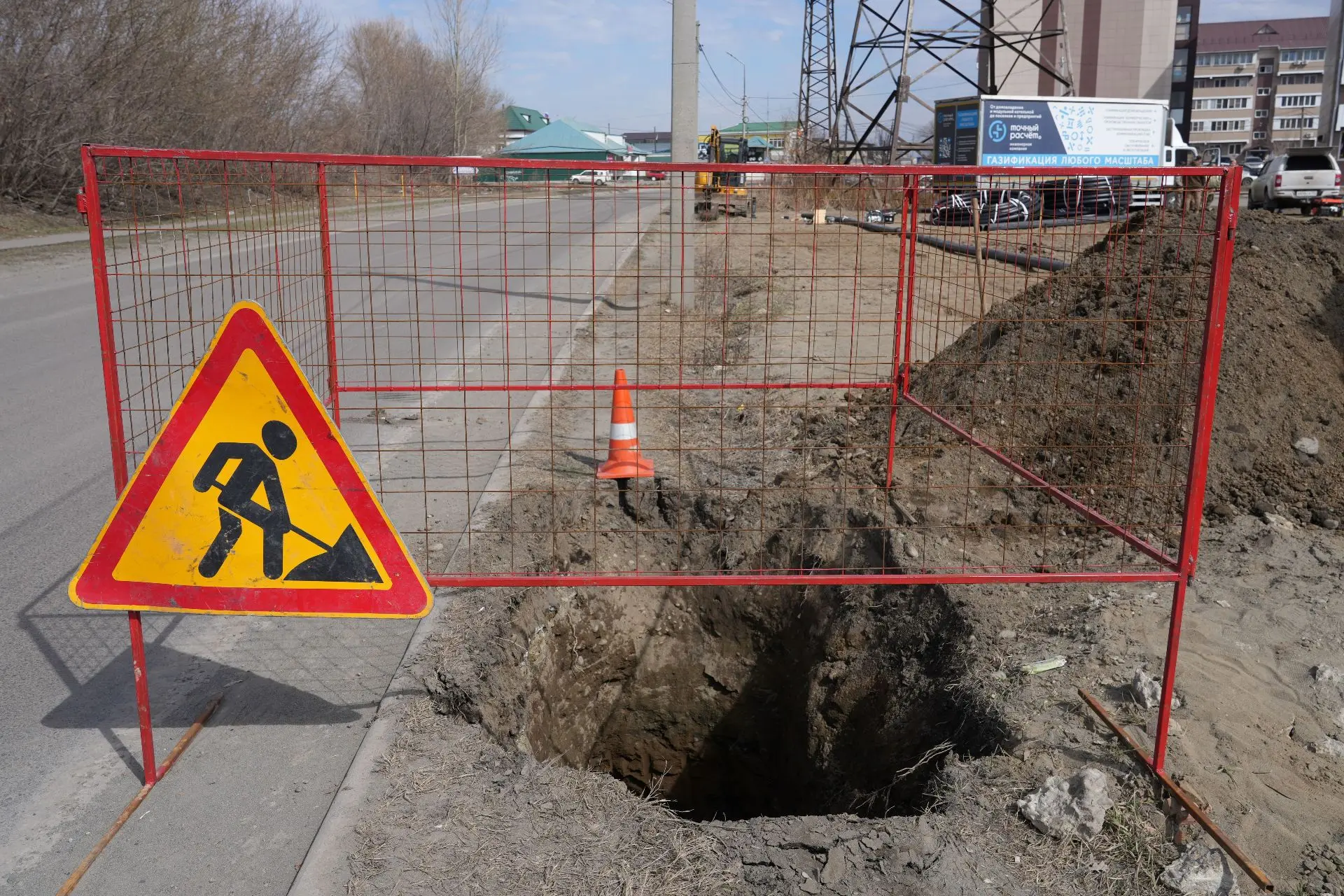 В Бийске идут работы по обустройству системы ливневой канализации ⁣ 🚜На ул. Иртышская подрядная орга