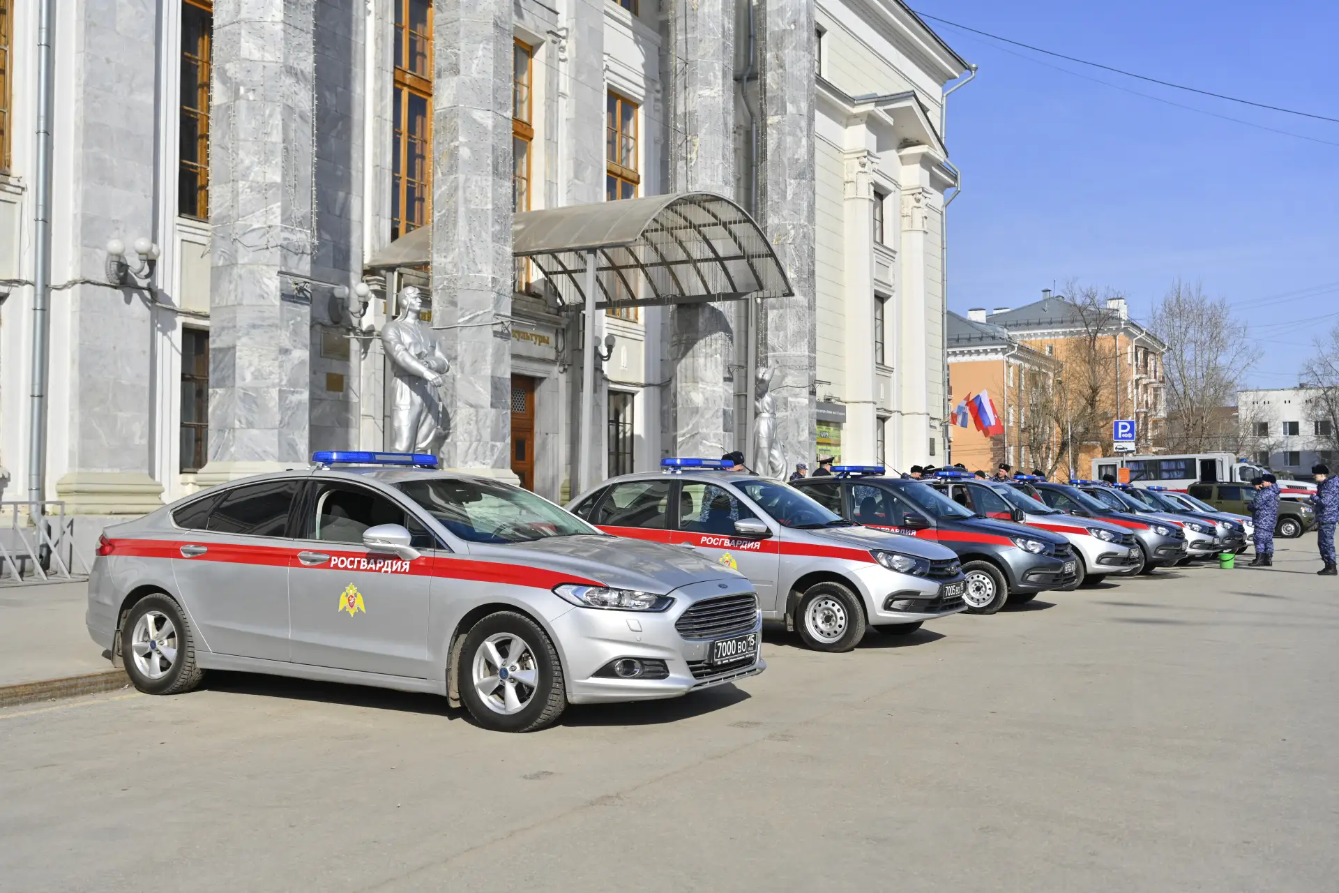Пермское подразделение Росгвардии получило новые служебные автомобили  В Перми состоялась церемония 