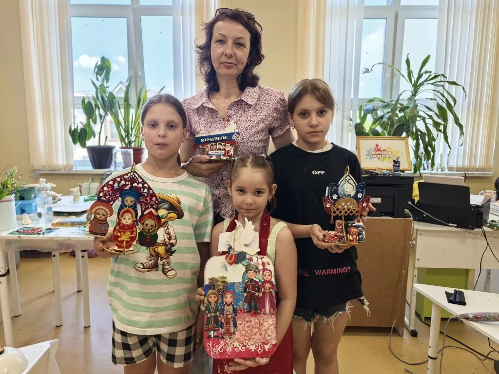 🇸🇮В преддверии Дня России в нашей школе прошли творческие - тематические площадки. 

🇸🇮Ребята ра