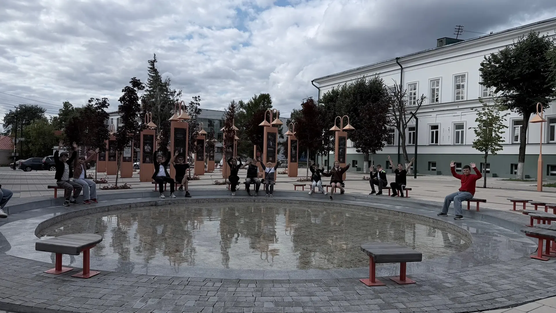 Открываем мир...