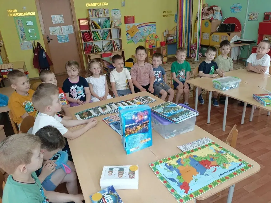 Вот и закончилась тематическая, неделях "Россия - Родина моя". Дети подготовительной группы "Капельк