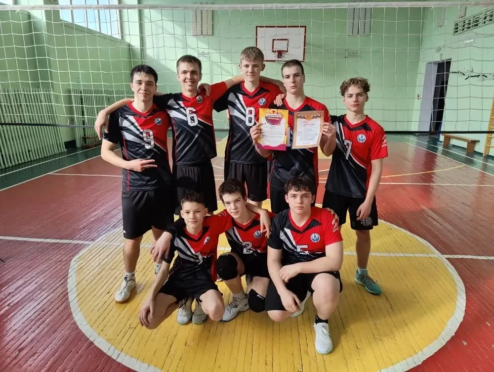 🏐 Первенство Восточного района по волейболу: серебро наше! 🥈  На этой неделе сборная нашей школы дос