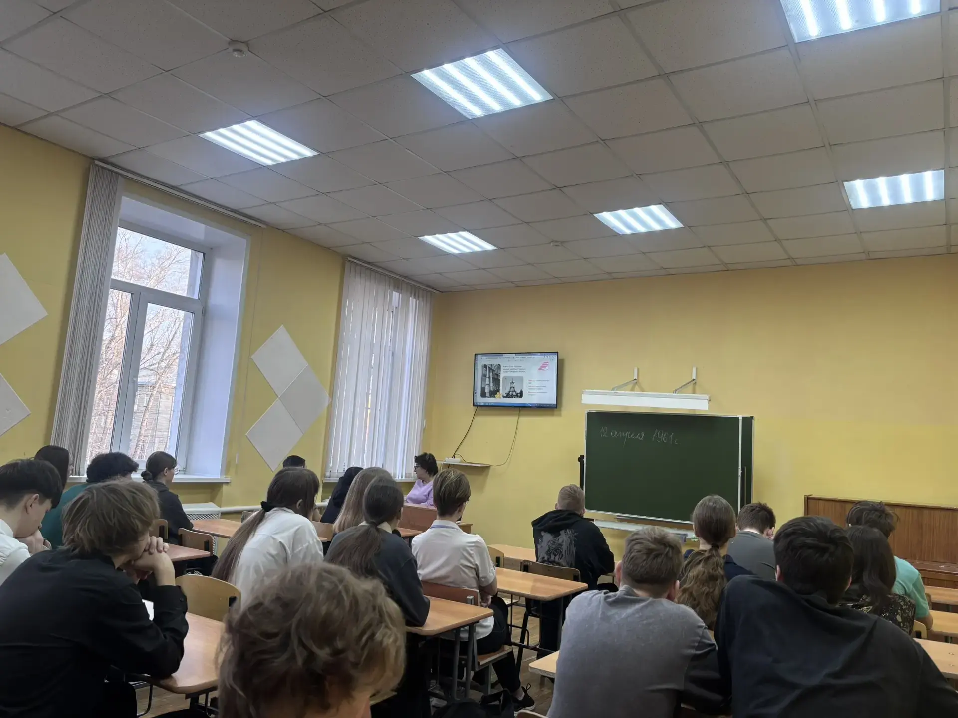 В гимназии Планета Детства  прошёл «Разговор о важном» к 65-летию первого полёта челове...