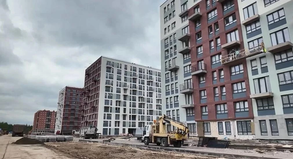 В Колпинском районе продолжается масштабная программа реновации

На месте старого фонда фактически с