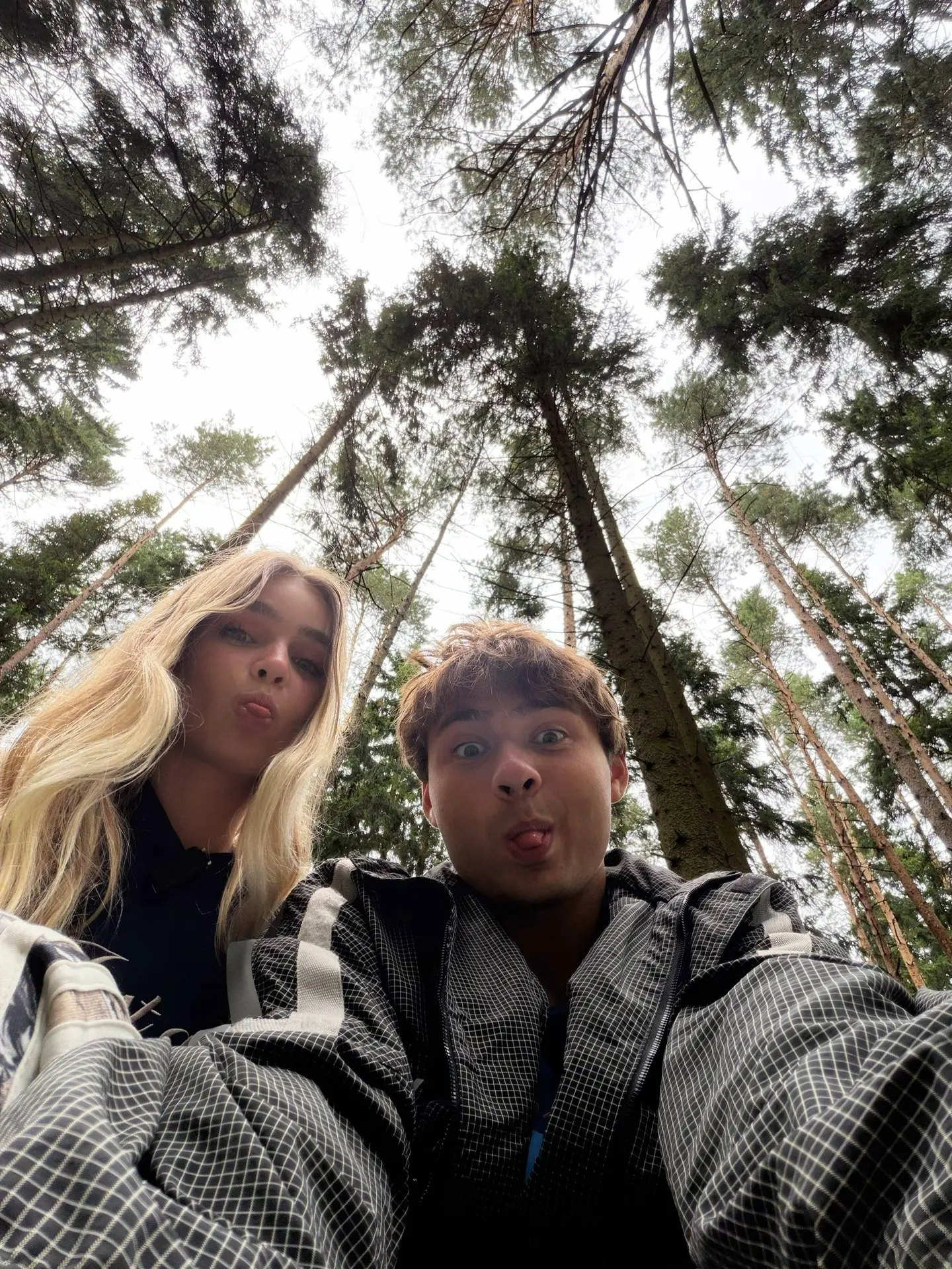 мы лесные жители 🌳

знакомились сегодня с соседями 😅
только имя нужно придумать)