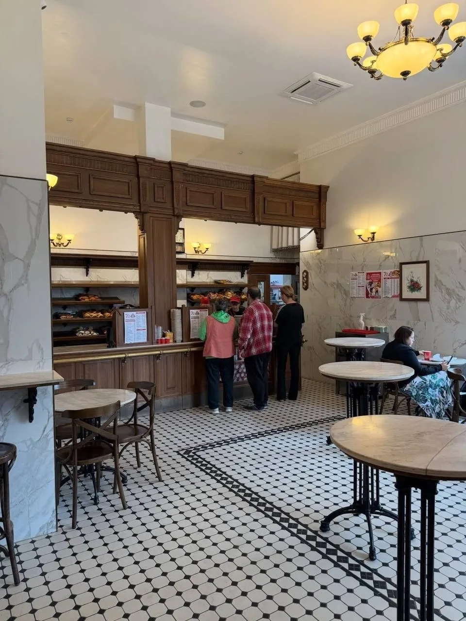 Культовое место — Пирожковая на Московском

📍Пирожковая «Хозяюшка»

Заведение работает с 1956 г