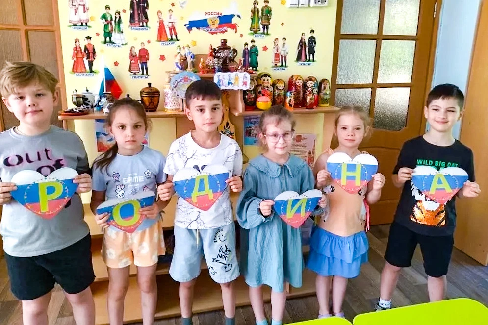 🎨 Посмотрите, с каким вдохновением воспитанники дошкольного отделения на Челябинской, 26А готовилис