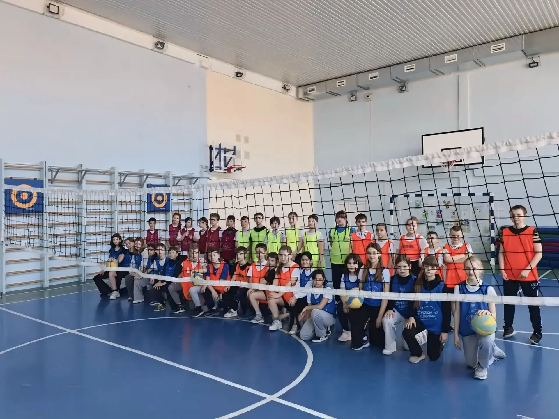 Друзья! 💚    Сегодня в МАОУ СОШ №38 им. В.М. Борисова особенно тёплый и яркий день — мы продолжаем о
