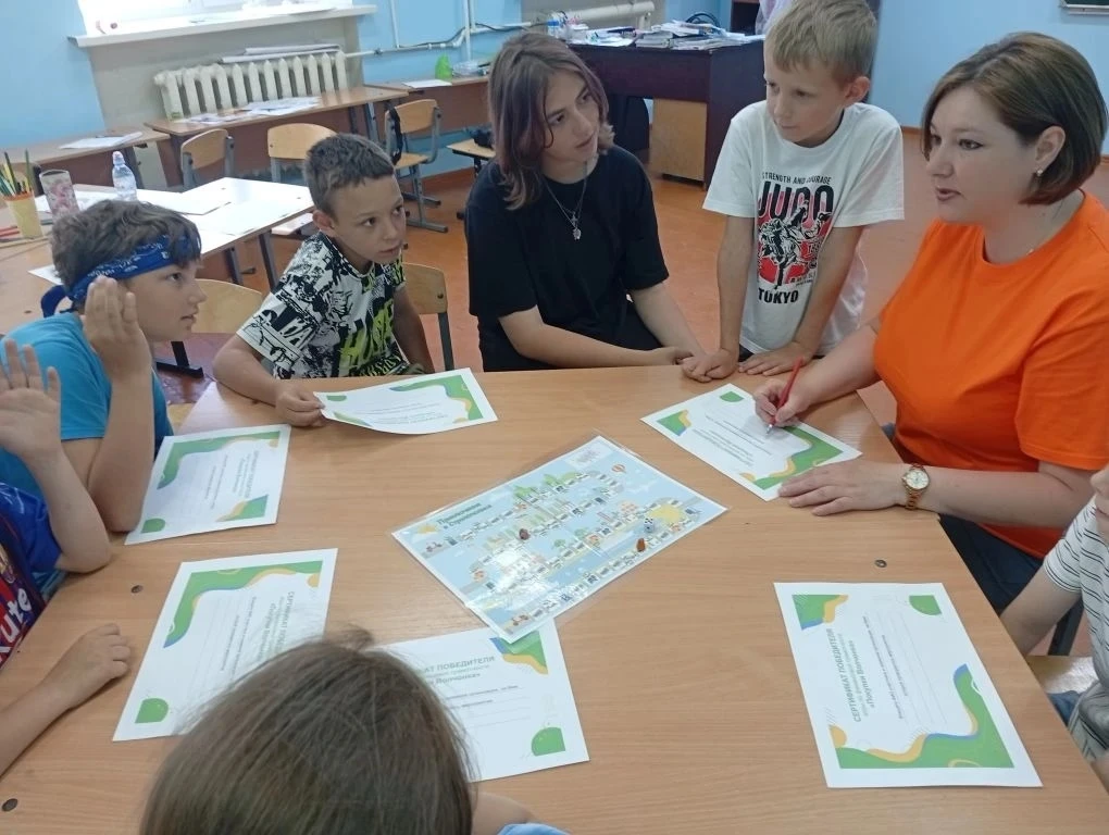 🤔Как провести лето весело и с пользой? Очень просто! 

🪎В нашем пришкольном лагере  проходят увлек