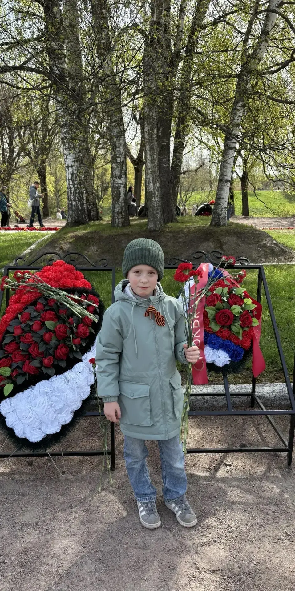 Дорогие друзья!  Поздравляем всех еще раз с праздником Великой Победы!  Этот фотоальбом наших ученик