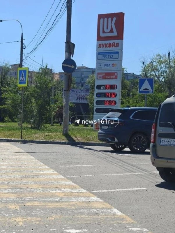 ⛽️Таааак, сообщают, что и в Ростове на некоторых заправках нет бензина

Наши коллеги из 161.ru перед