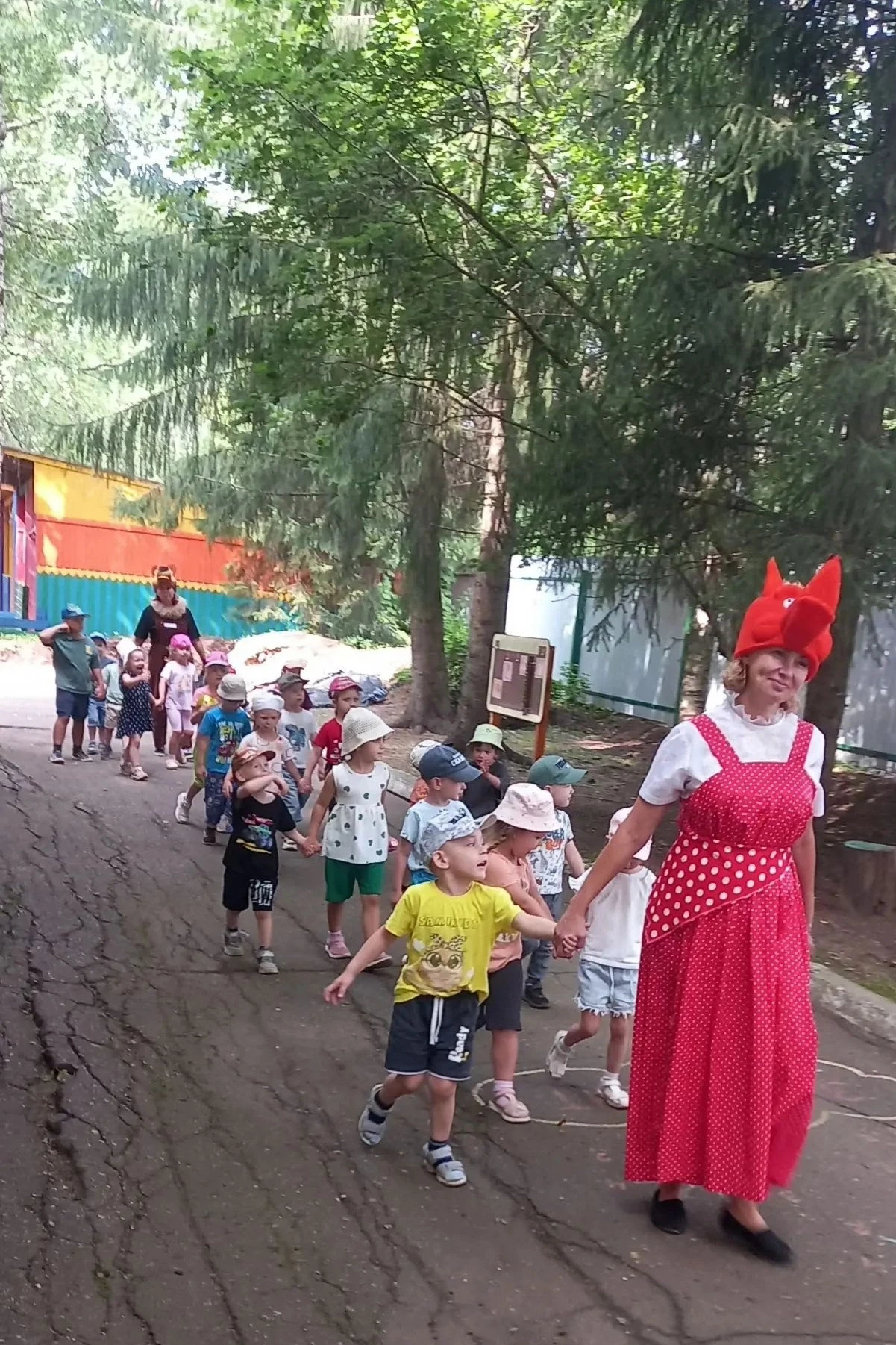 🌱Чистый лес начинается с маленьких шагов: как наши малыши спасали природу 

Вчера, в День заботы об