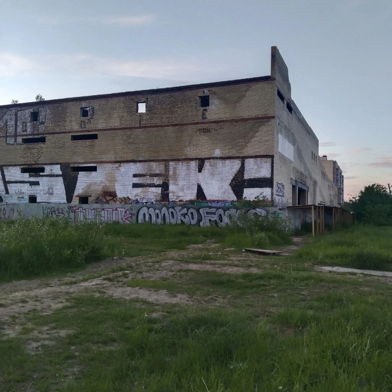 31 мая в Ярославле 12‑летний школьник упал с четвёртого этажа недостроя на улице Бабича...