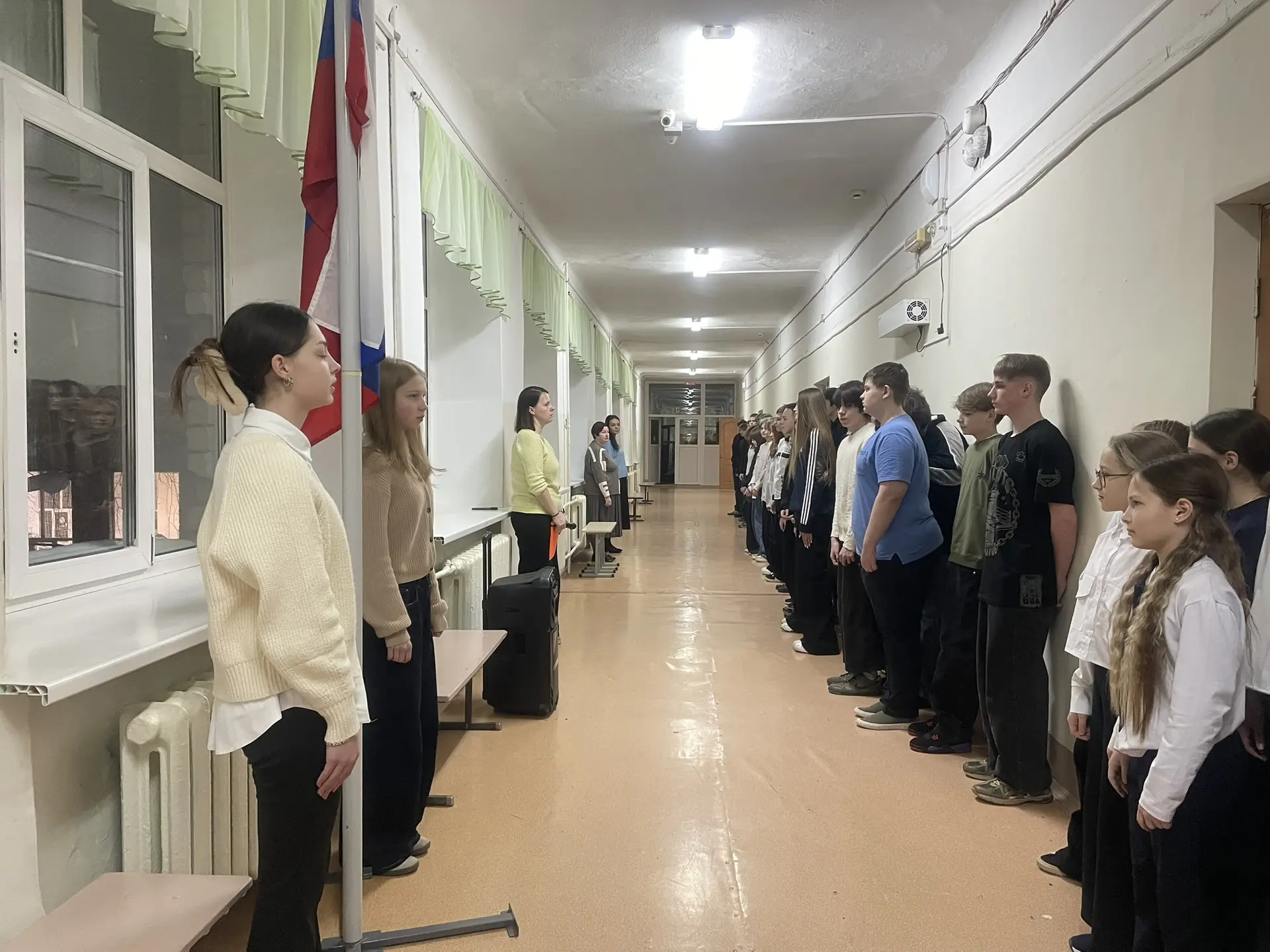 🇷🇺 Сегодня в нашей школе прошла традиционная торжественная линейка, посвященная поднятию государстве