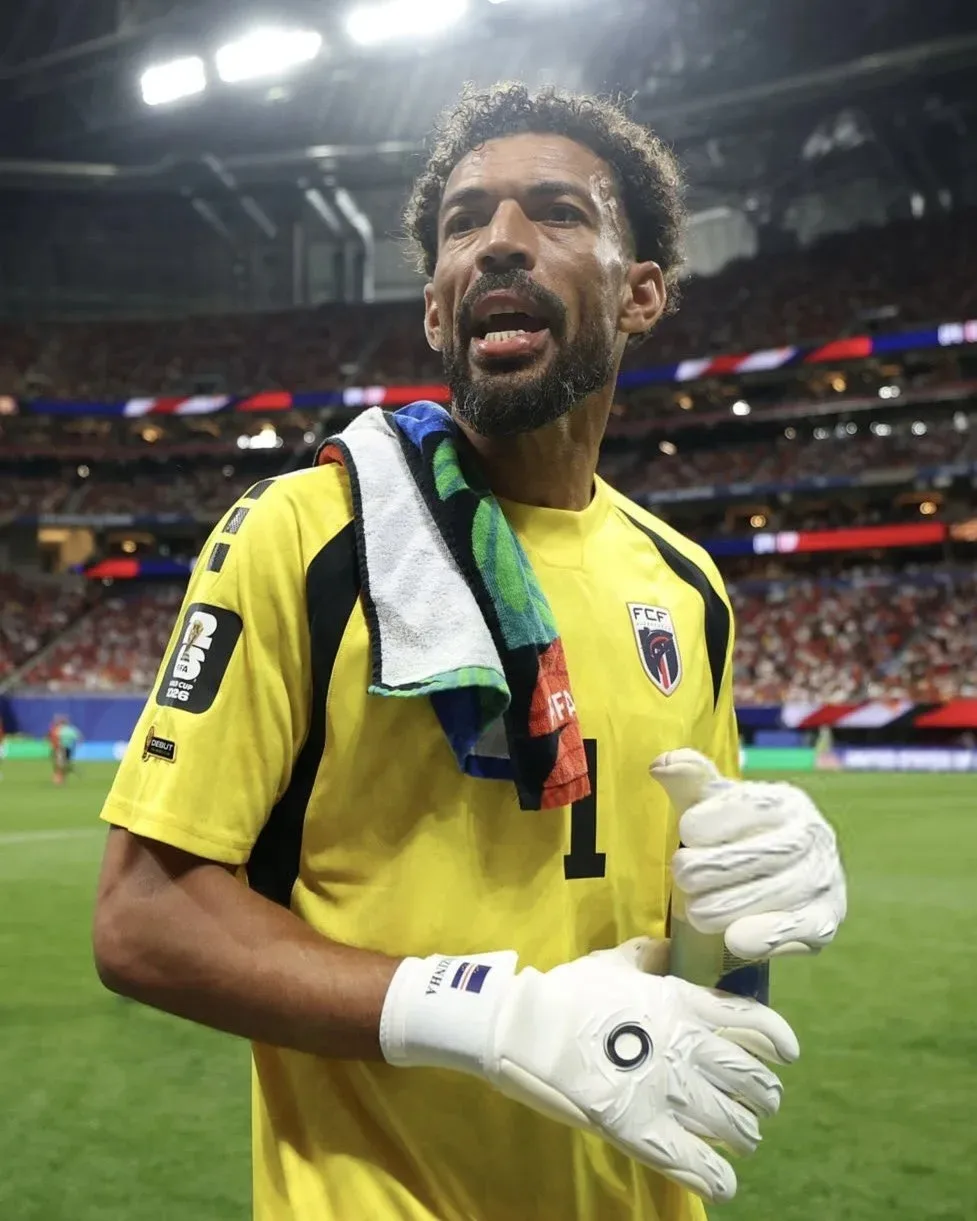 ⚡️40-летний вратарь Возинья признан лучшим игроком матча! 

🧤 7 сейвов
✅ 1,5 предотвращённых гола
⭐