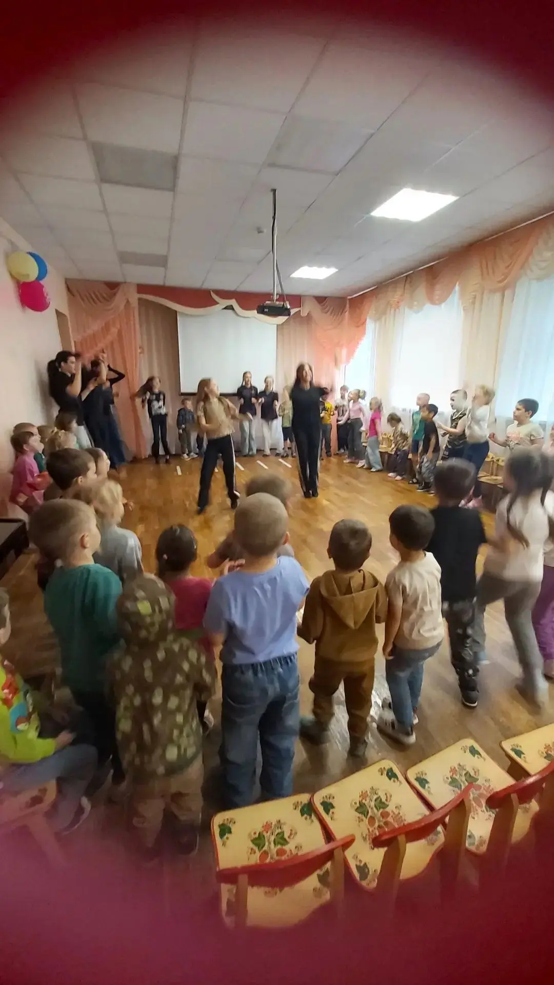 В детском саду состоялось тематическое мероприятие "Сказочный праздник - правила дорожного движения"