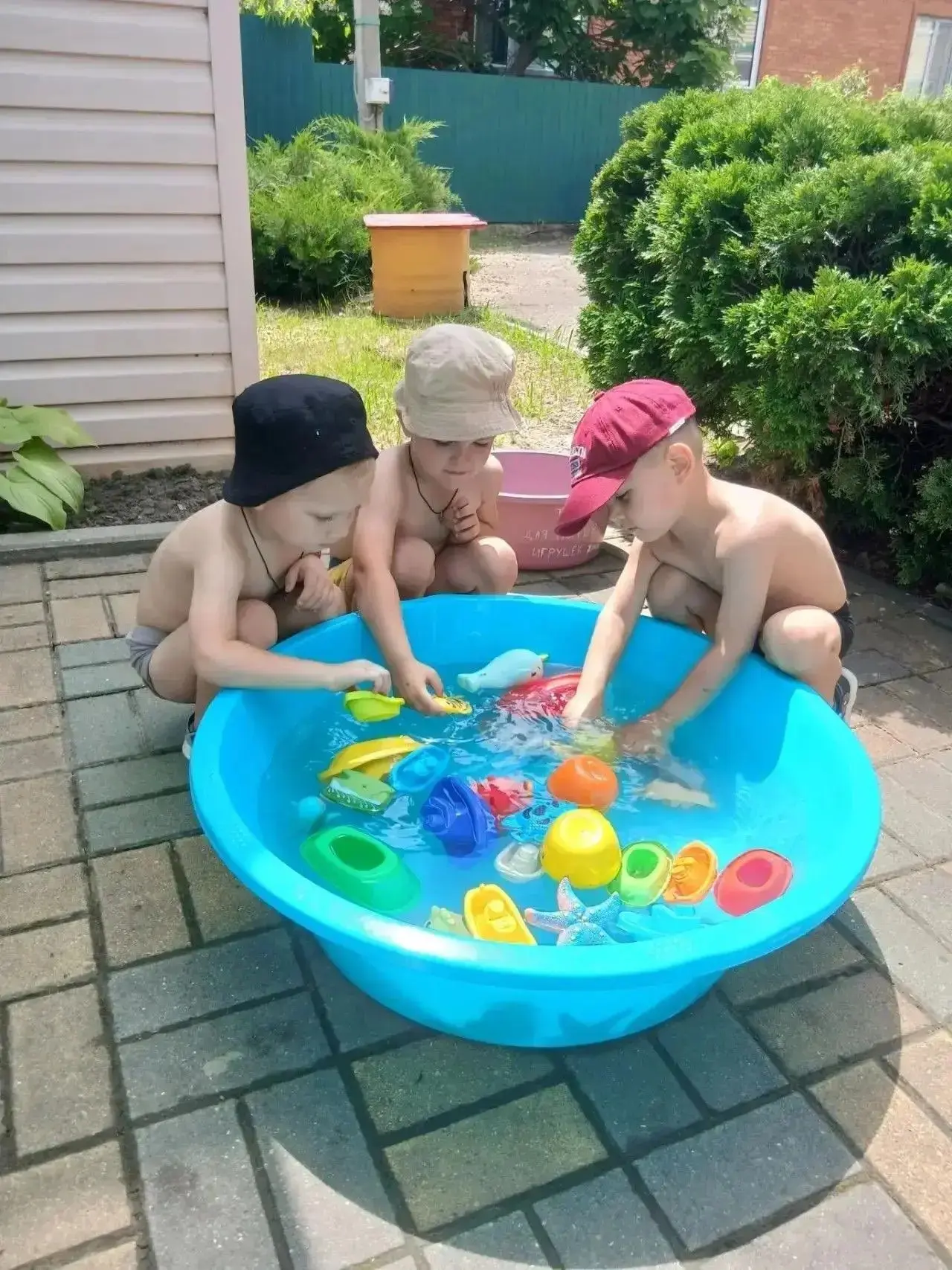 Летние радости в детских садах – солнце, воздух и вода!