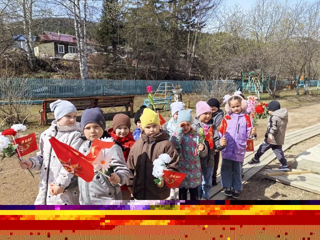 В нашем детском саду сложилась традиция - в преддверии празднования Дня Победы возлагать цветы к пам