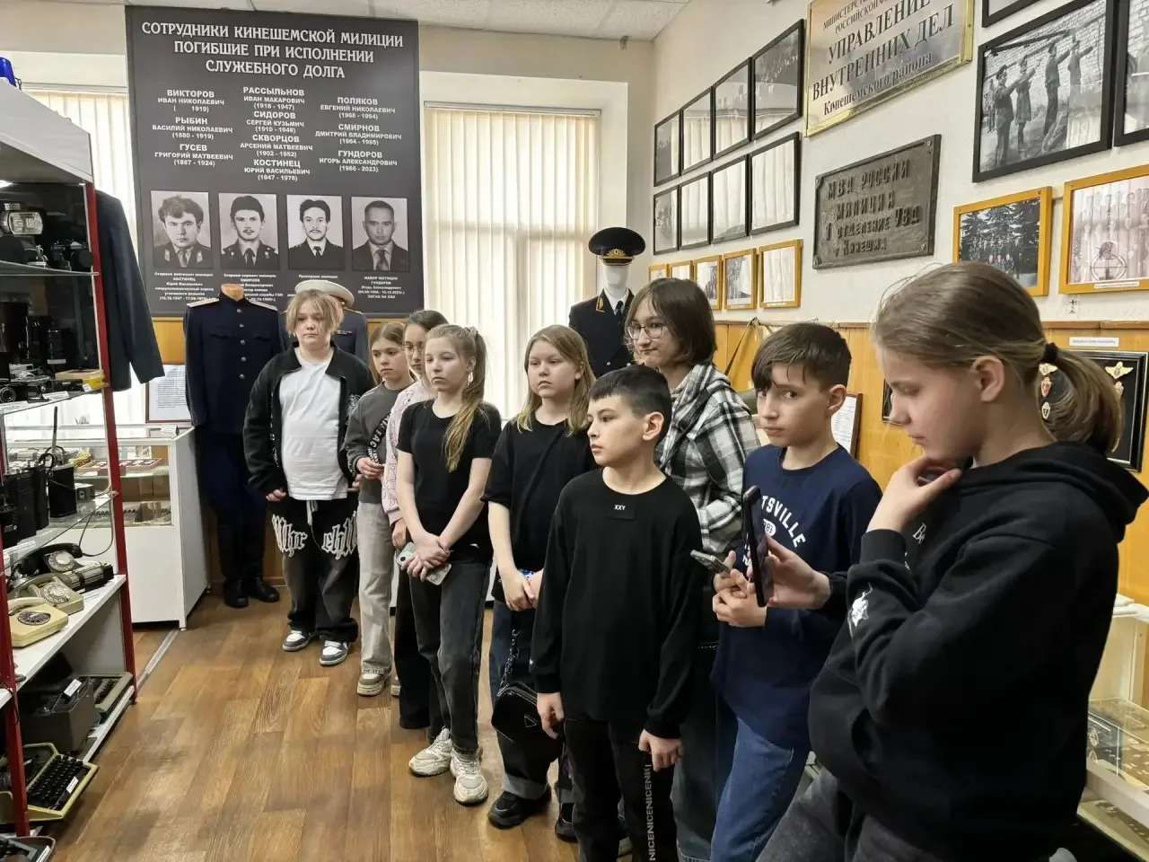 📸 Пятиклассники — в гостях у истории правопорядка 👮‍♂️  Учащиеся 5 «В» класса побывали в Музее истор