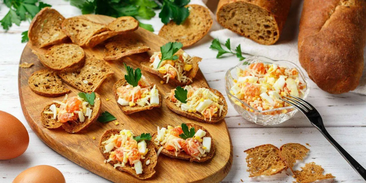 Хрустящая закуска с красной рыбой