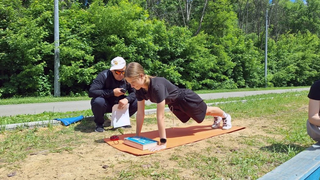 Они могли бы отдыхать в июне. Но у них другие планы ☀️💪