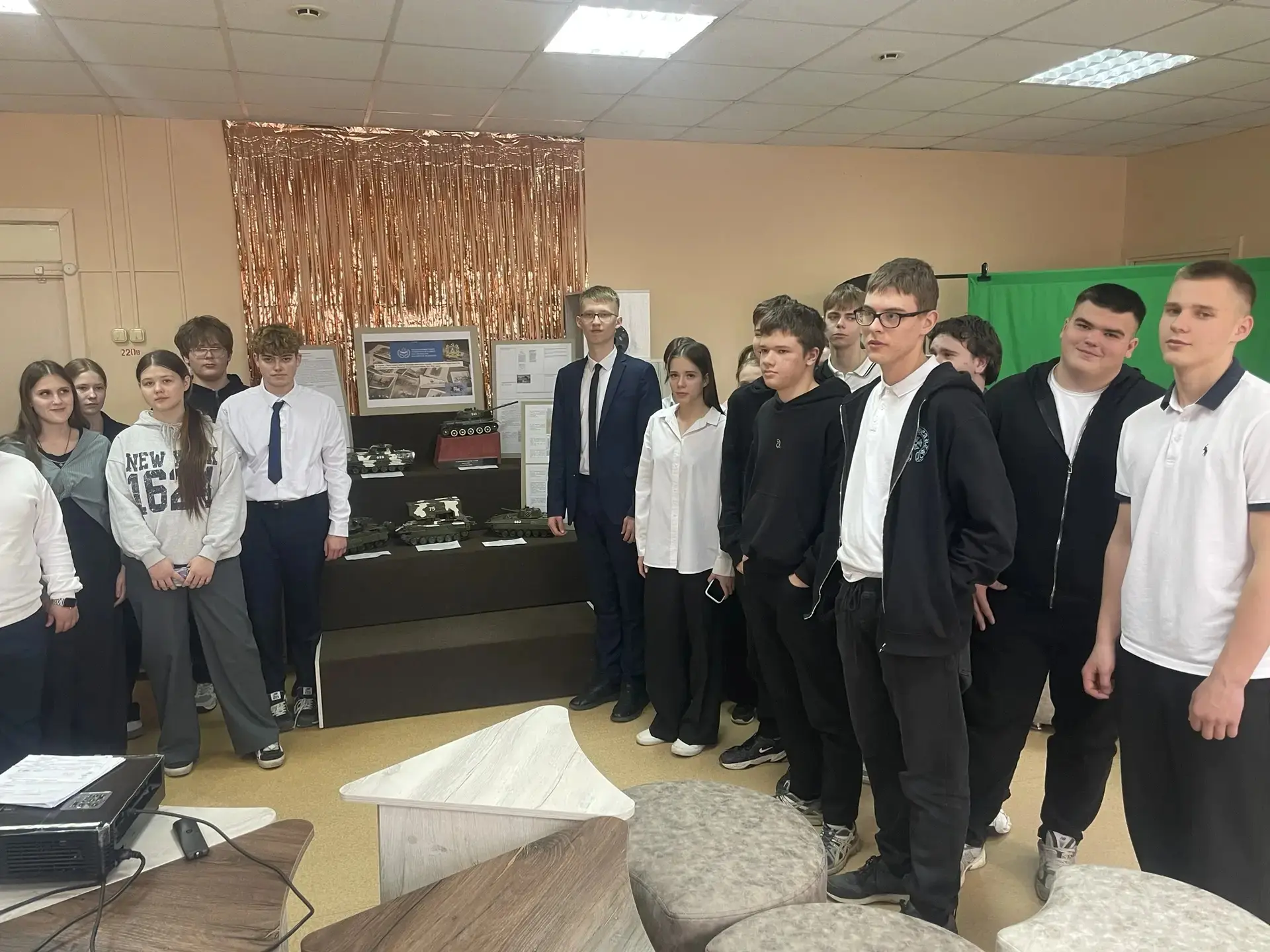 📅 Ежедневно на этой неделе наши ученики 10 «А» класса — Фомкин Артём и Чагорский Дмитрий — под руков