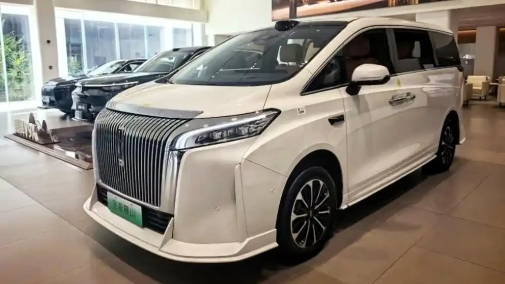 Новая версия гибридного минивэна Wey Gaoshan 7 от Great Wall Motor появилась в продаже ...