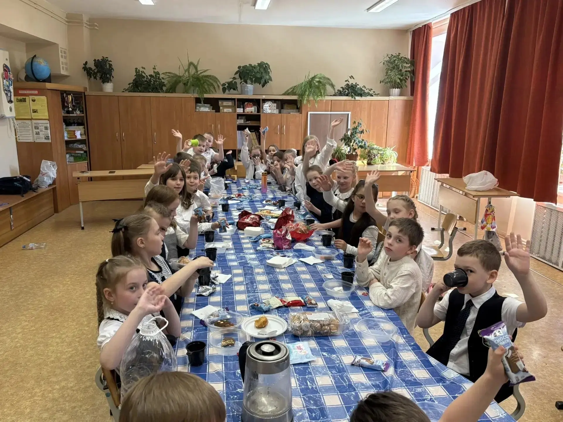 ✨ Последний учебный день в 1 «Б»: химия, огонь и сладкие впечатления! ✨    Ярко и увлекательно прошё