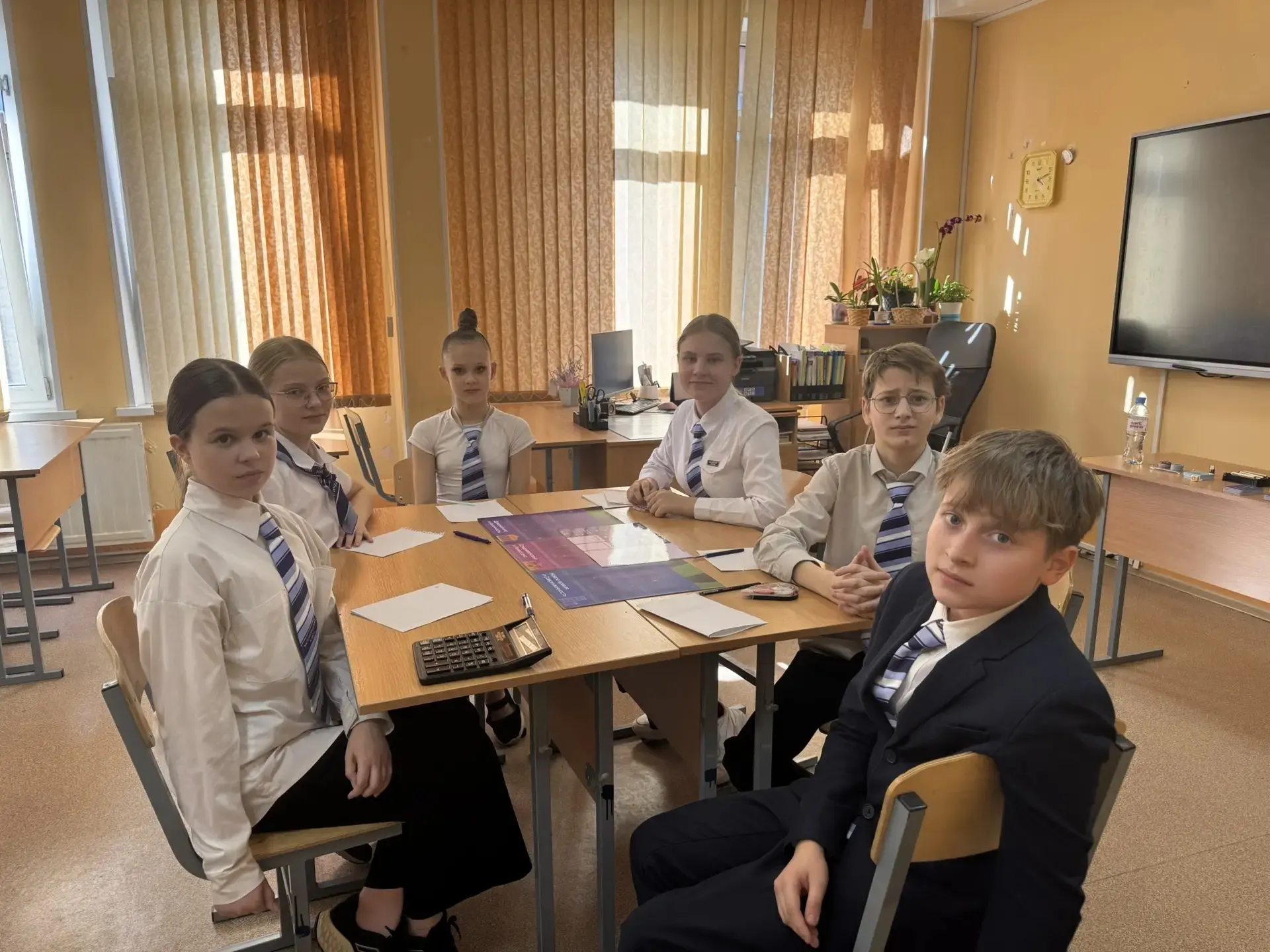 🌅 Новые горизонты: 6 «М» класс покоряет международный чемпионат по финансовым играм!   Ученики нашей