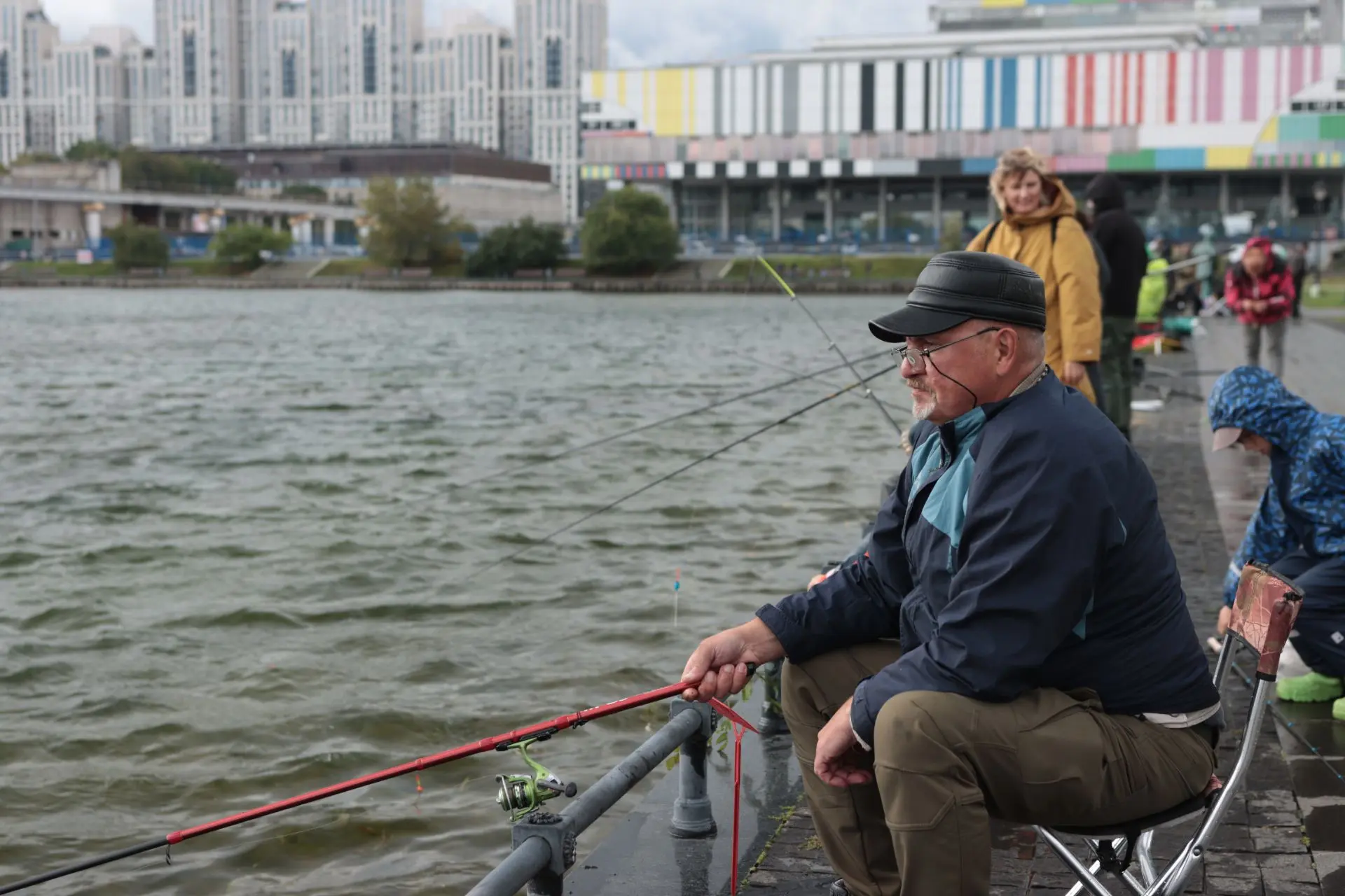 🎣Рыбалка в сердце столицы: при поддержке Росгвардии на ВДНХ прошел фестиваль ко Дню го...