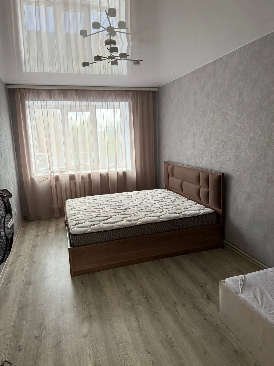 Продается большая 2х-комнатная квартира 61 кв.м., расположена по адресу: г. Луганск ул....