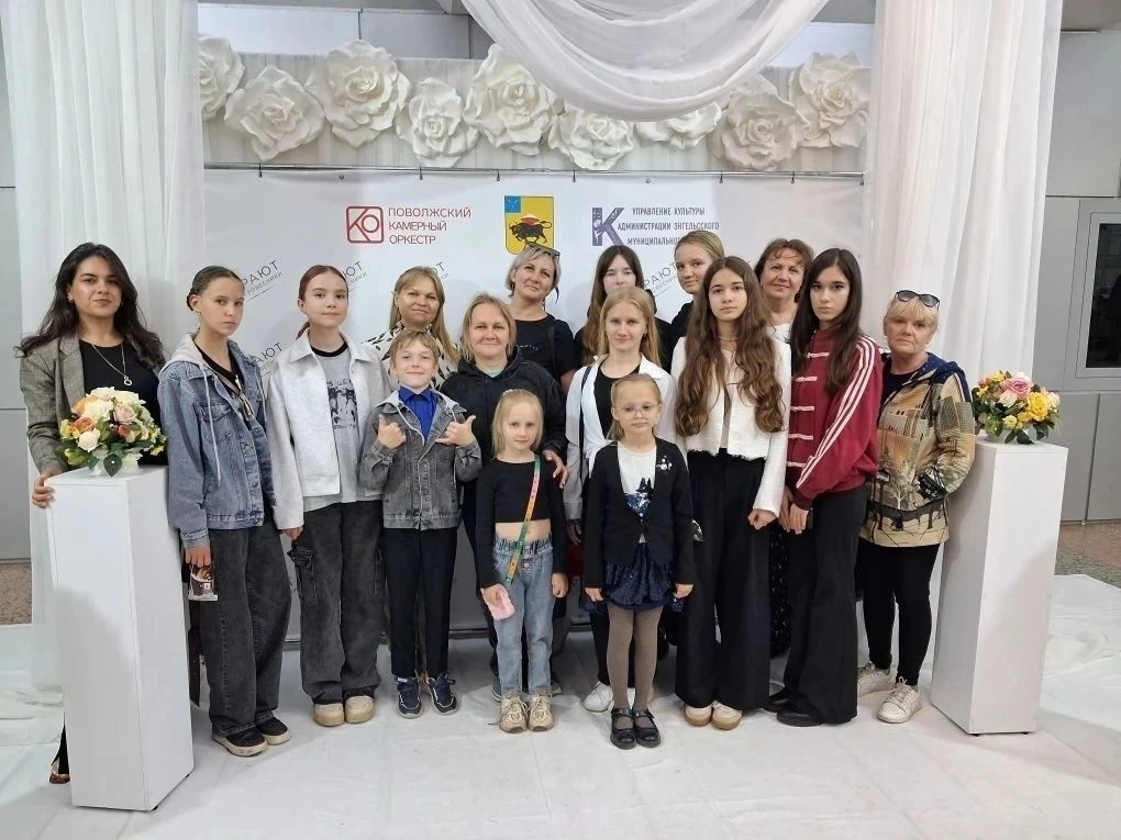 1.06.26  В ЦНТ "Дружба" г.Энгельса состоялся Праздничный концерт "Играют твои ровесники...