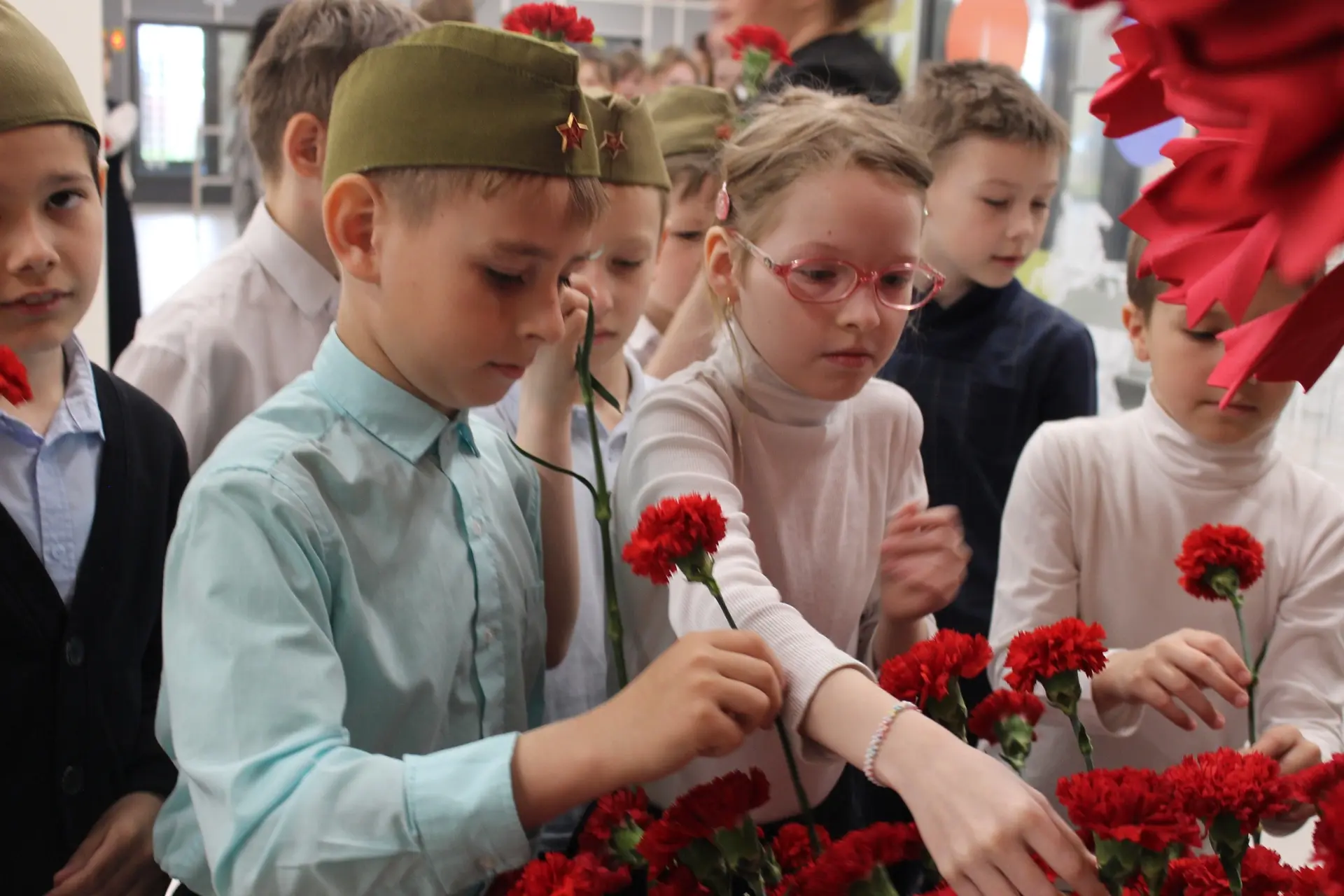 В память о героях: акция «Гвоздика Памяти» в нашей школе  Сегодня в стенах нашей школы мы с гордость
