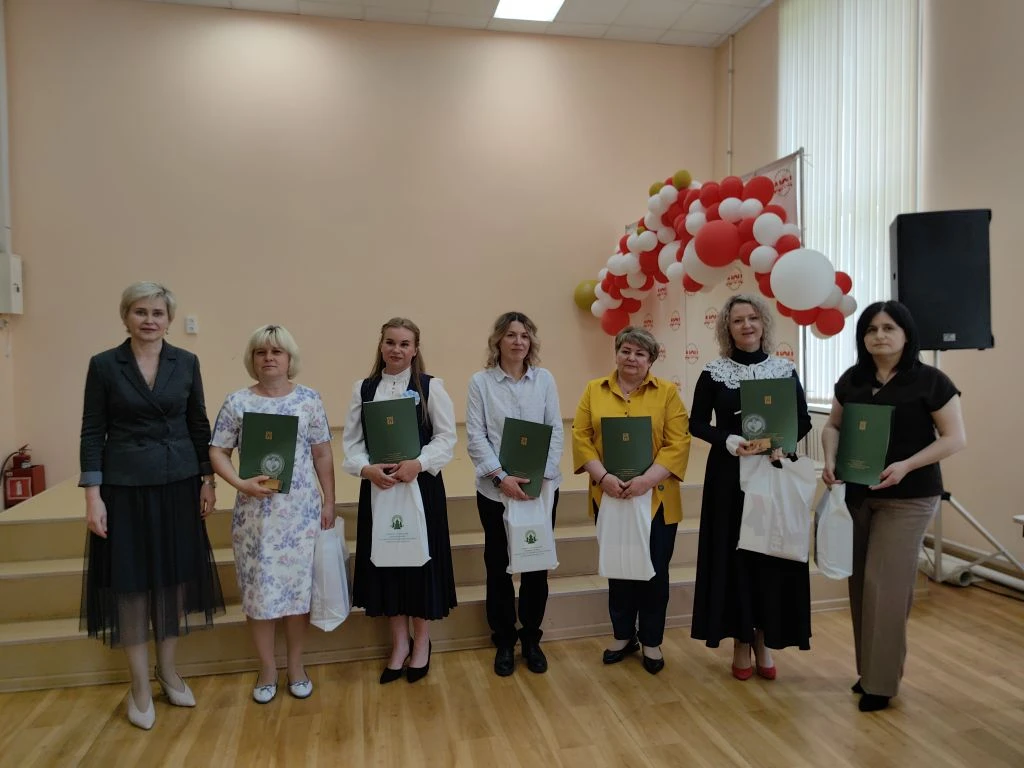 🏆 Наш учитель - самый классный! 🎉Победа в конкурсе  «Классный, самый классный»!