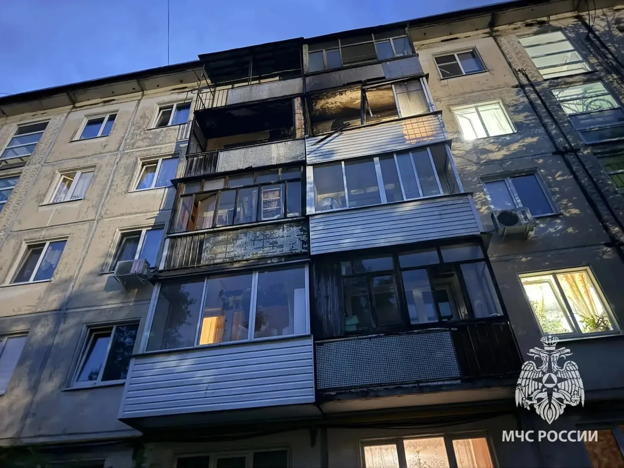 Две квартиры едва не сгорели из-за непотушенной сигареты в Ижевске

Пожар произошел в доме на улице 