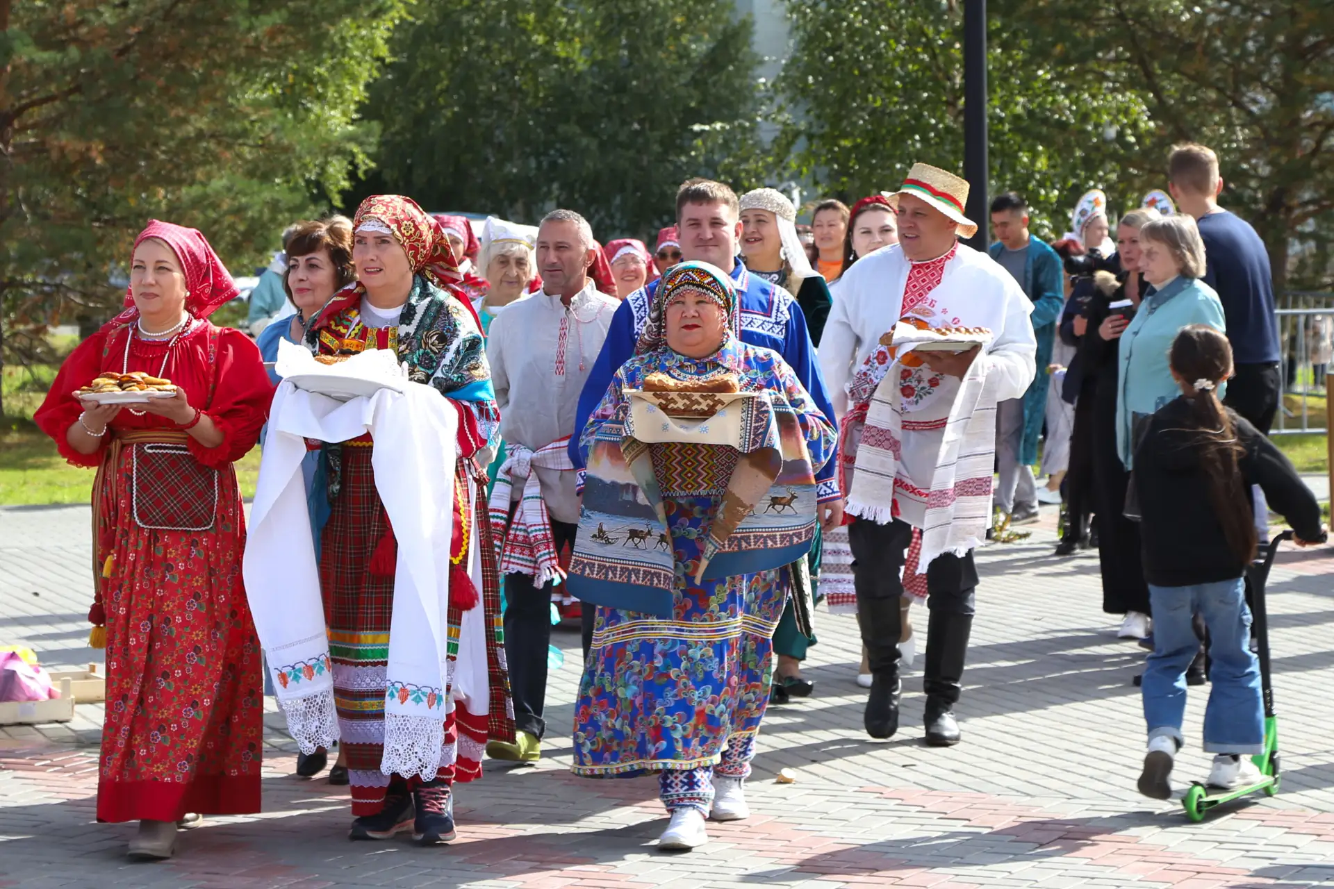 В Парке звезд с размахом прошел городской межнациональный фестиваль «Семейные ценности»!