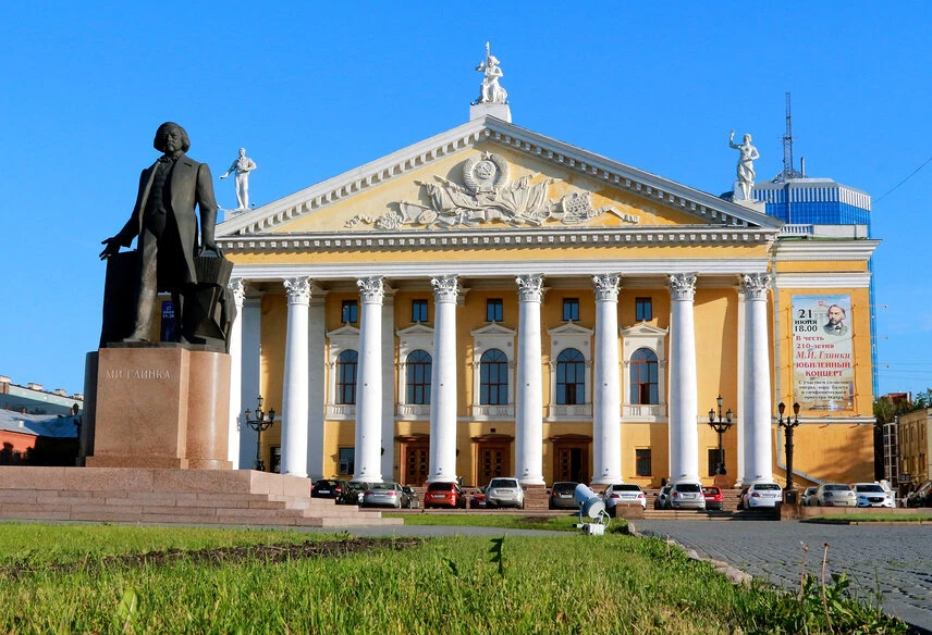 Волшебный мир за кулисами: театры Челябинска приглашают в гости! 🎭