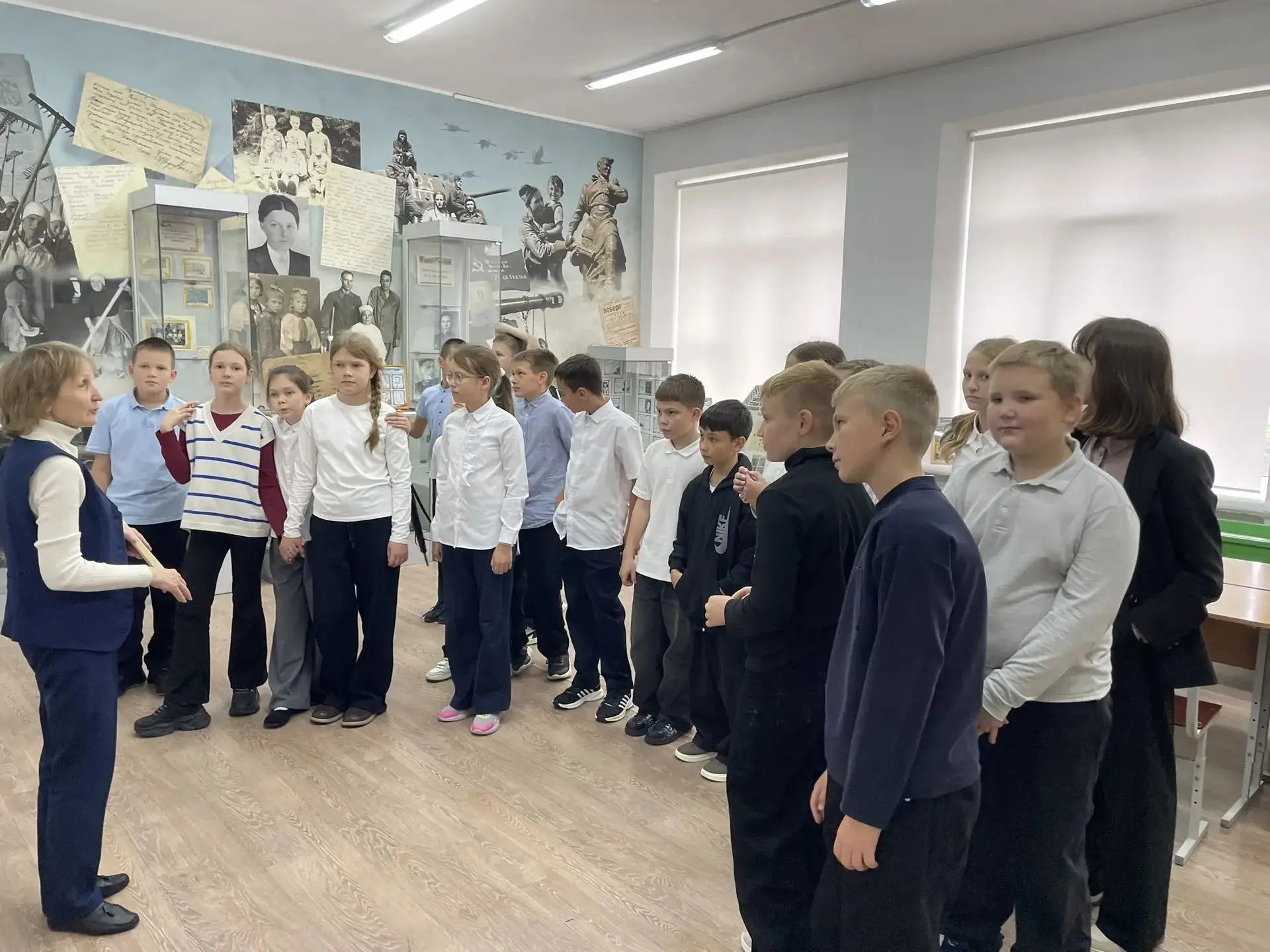Сегодня 5 «Б» класс ходил на экскурсию в школьный музей! 🎉