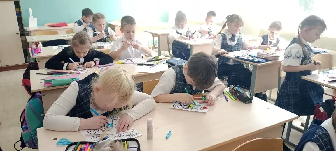 🚀Всероссийская акция "ПУТЬ В КОСМОС"  Для ребят 1Б класса прошел мастер-класс "Космический талисман"