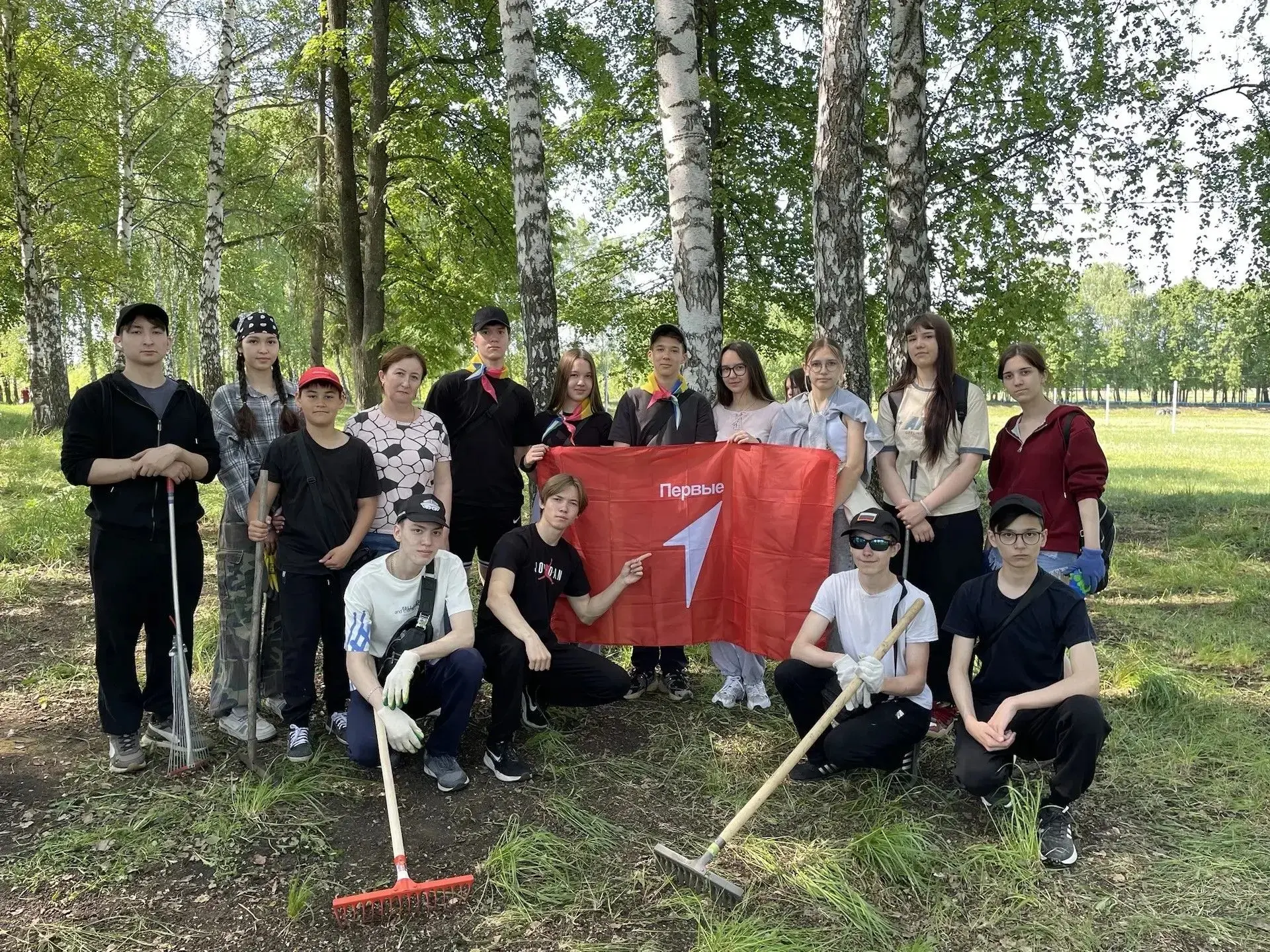 Чишмы становится чище благодаря нашим юным героям!  19 мая ученики 5-8 и 10 классов пятой школы, а т