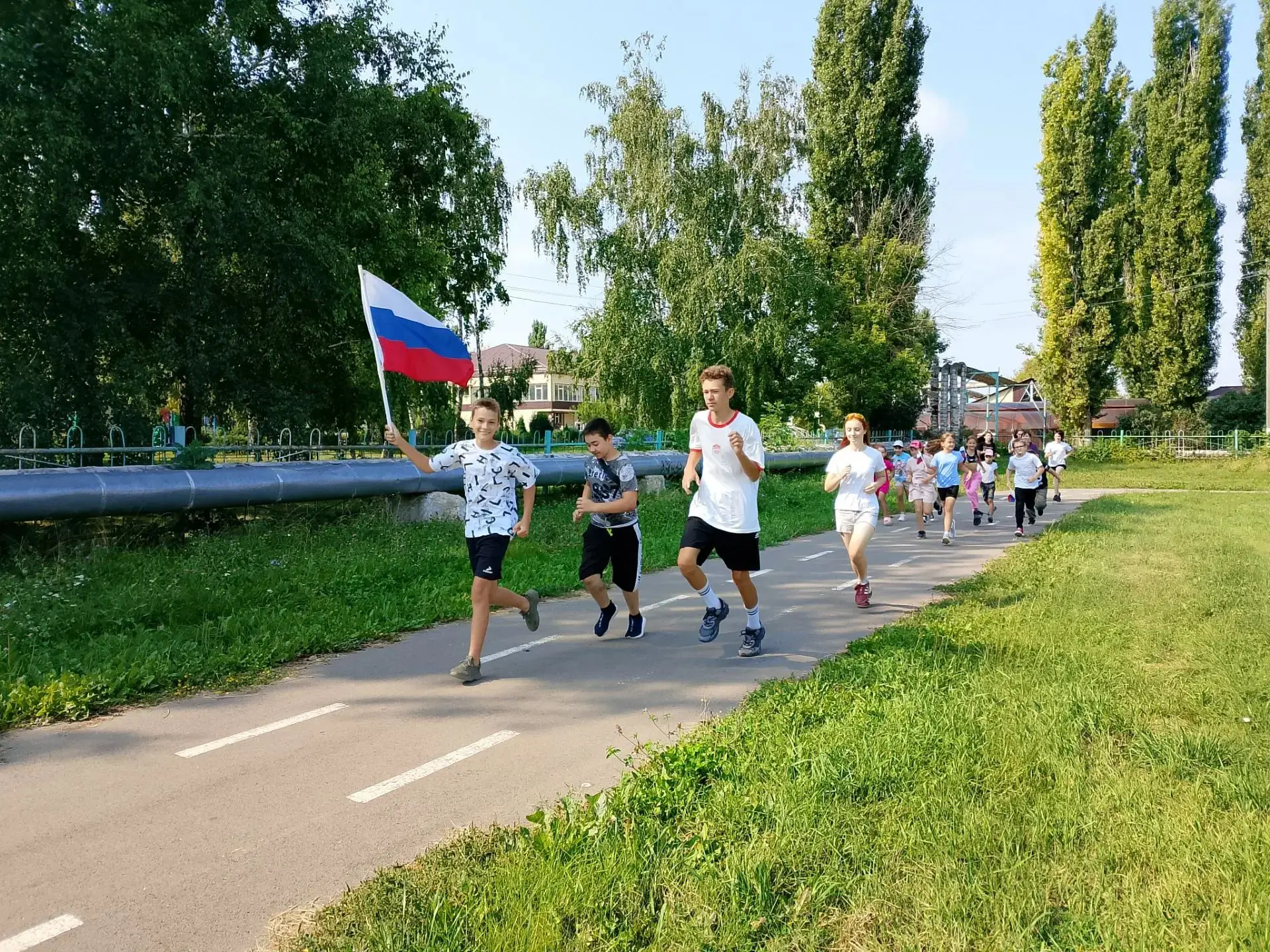 В гимназии завершилась акция «Цвета Родины» 🇷🇺