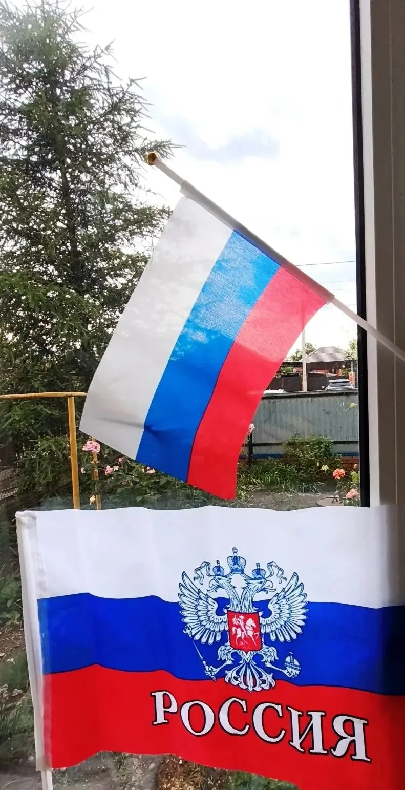 Семья Саши Шакула , воспитанника средней группы , приняла участие в акции « Флаги Росси...