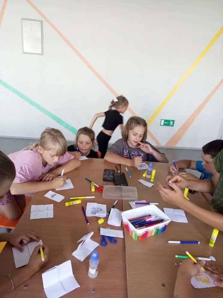 День в пришкольном лагере: ярко, полезно и очень творчески! 🎉

Сегодняшний день начался с торжестве