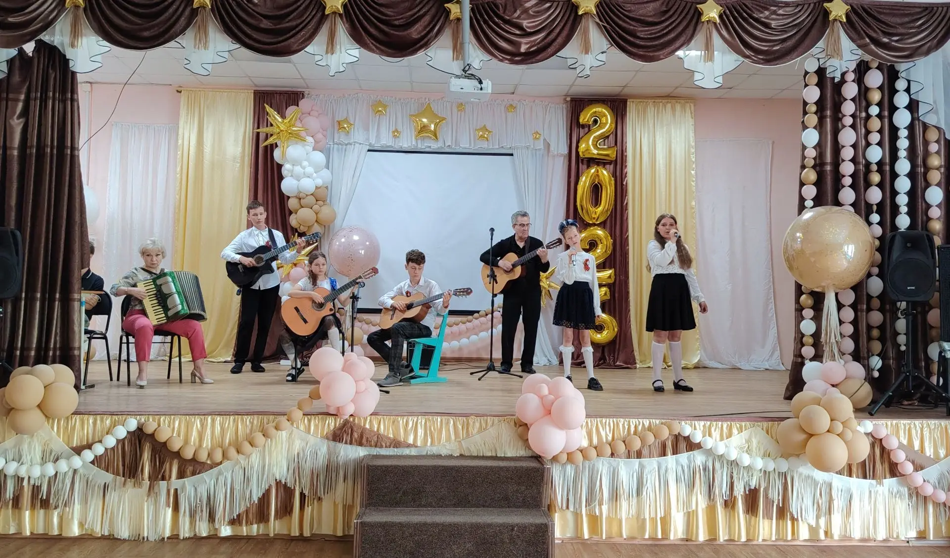 Сегодня в стенах нашей школы состоялось трогательное мероприятие, посвященное одной из самых трагиче