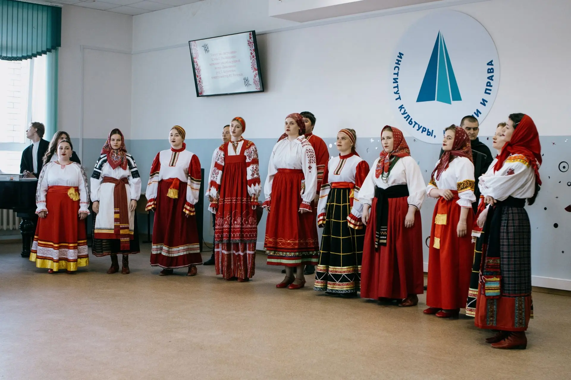 21 мая в Институте филологии и межкультурной коммуникации состоялось торжественное мероприятие, посв