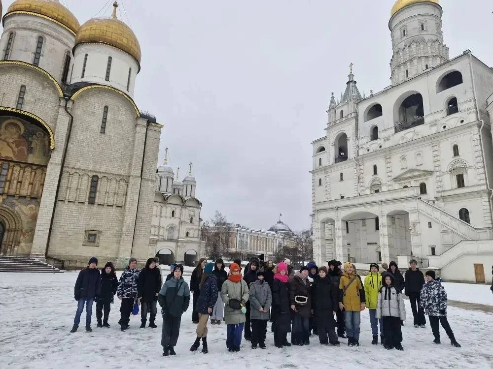 4 марта учащиеся 5л1, 5л5 и 8л4 классов посетили  "Сокровищницу русских царей", Оружейную палату Мос